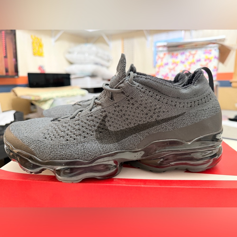 Nike Air Vapormax 2023 FK
Very good condition gray/black 
Men’s 11